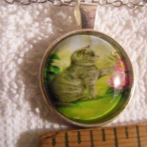 Ladies Vintage Dome Bubble Glass Grey Cat Necklace Pendant with 20 Inch Chain